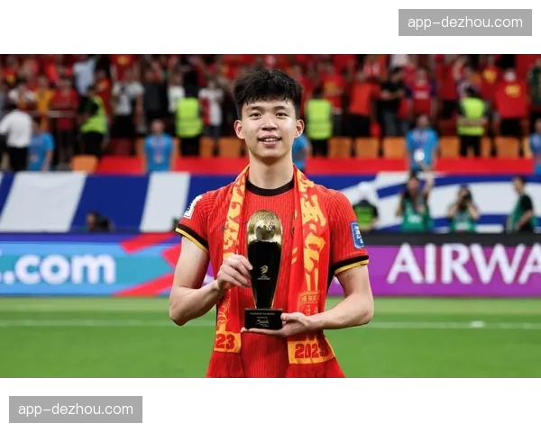 王钰栋点射斩获国家队处子球 年轻前锋在荣誉战中展现潜力