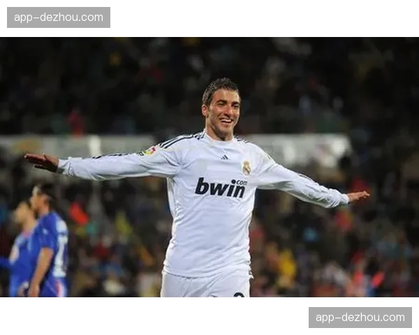 北京国安签下葡萄牙中卫拉莫斯 与法比奥达万恩科洛洛组成四外援